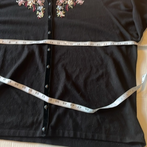 VTG-fashion bug-26/28-black-floral,button down, embroidered, cardigan sweater. - Picture 11 of 14